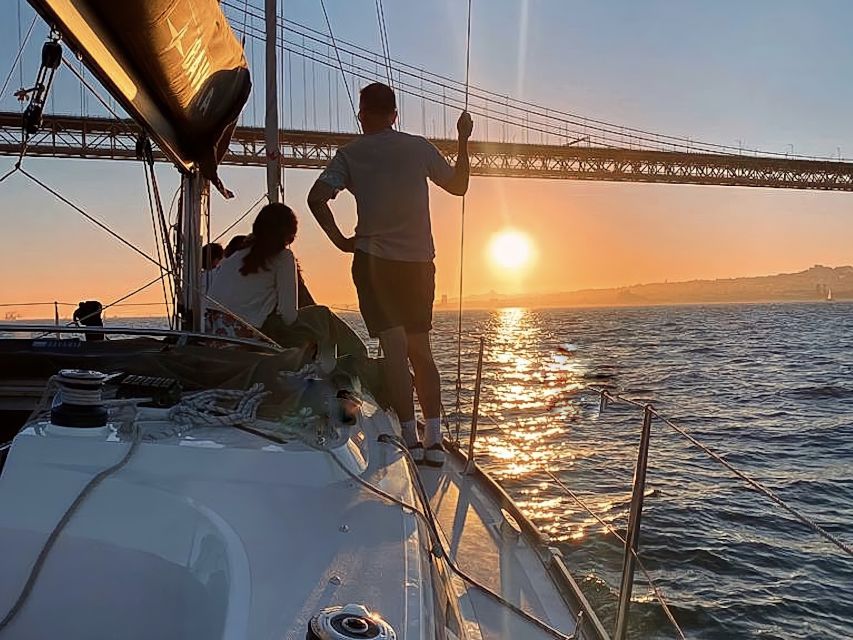 Lisbon: Sunset Cruise with Drinks and Snacks - Commerce Square and São Jorge Castle: big-city views without the climb