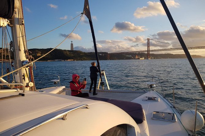 Lisbon: Sunset Cruise With Drinks on Spacious Yacht - Getting On Board at Mercedes-Benz Oceanic Lounge (What You’ll Notice First)