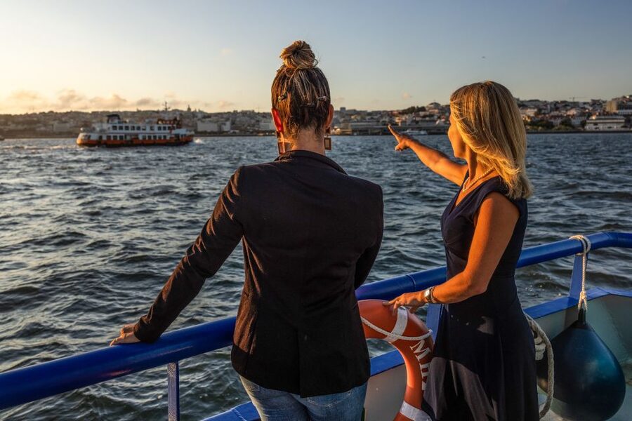 Lisbon: Sunset Cruise with Live DJ and Drinks - Why this sunset cruise works in Lisbon