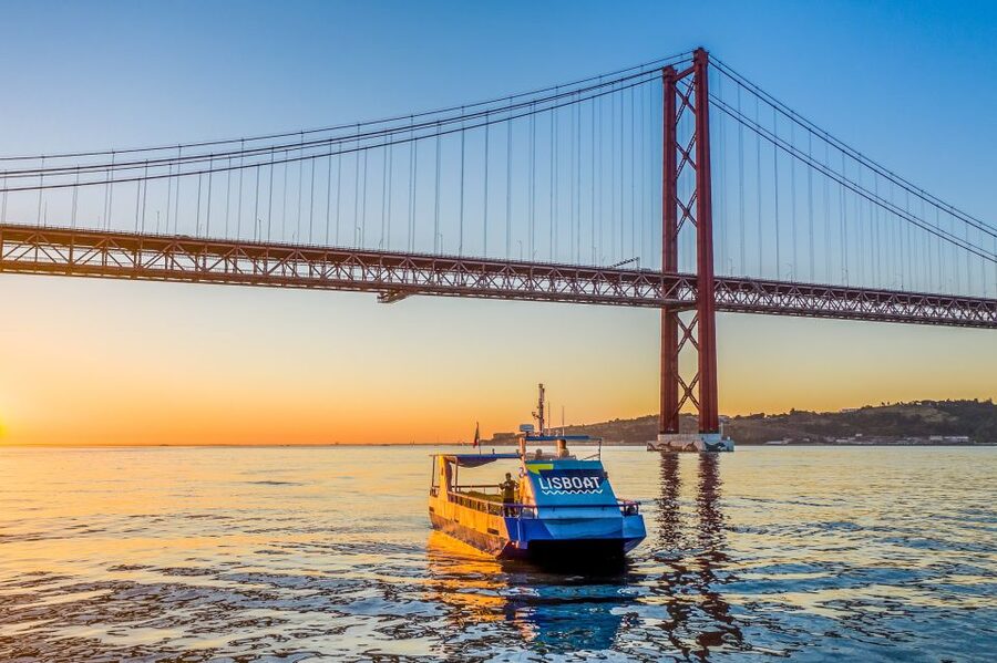 Lisbon: Sunset Cruise with Live DJ and Drinks - The sunset viewpoint: timing, wind, and where to sit