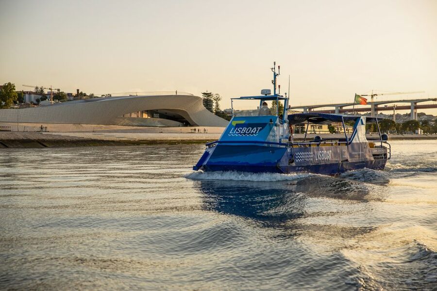 Lisbon: Sunset Cruise with Live DJ and Drinks - Price and value: what $28 buys you on the water