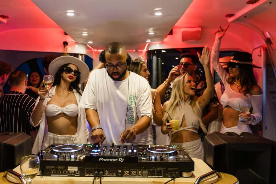 Lisbon: Sunset/Night Boat Party with Open Bar, Snacks & DJ - How Long It Takes and When You’ll Actually Feel the Sunset
