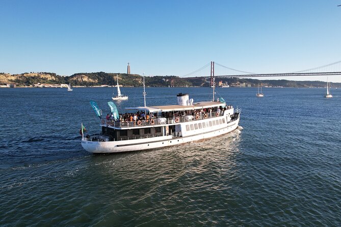 Lisbon: Sunset on board with music & drinks - Key points to know before you board