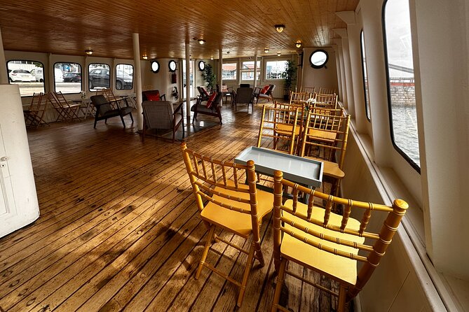 Lisbon: Sunset on board with music & drinks - The crew and service: energetic, generally friendly, with some day-to-day variance