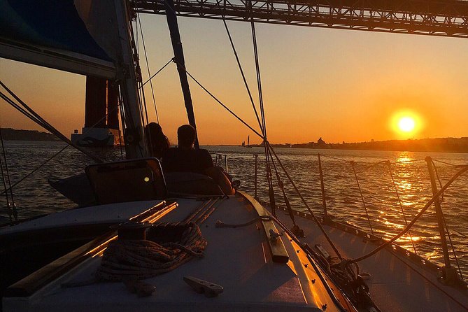 Lisbon Sunset Sailing Tour with White or Rosé Wine and Snacks - Passing the Ponte 25 de Abril: bridge history from a new angle