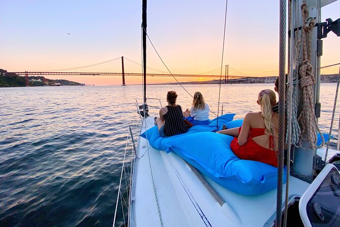 Lisbon: Sunset Tagus River Sailing Tour with Drinks - Dockside Start: Getting Aboard at Alcântara