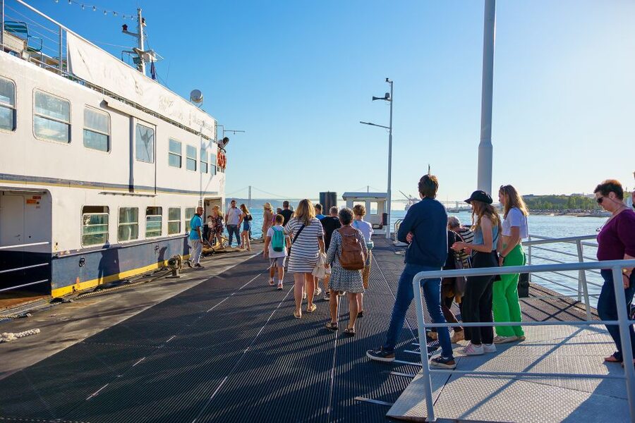 Lisbon: Tagus River Boat Tour with One Drink Included - Value for Money: What You Really Get for About $21