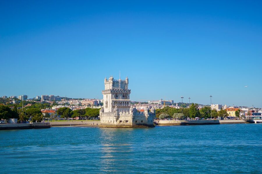 Lisbon: Tagus River Boat Tour with One Drink Included - Getting There: Estação Fluvial Sul e Sueste, Blue Cruises Counter #3