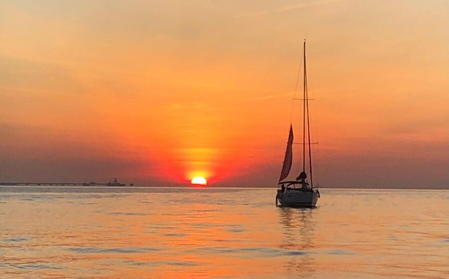 Lisbon: Tagus River Cruise, Morning, Day, Sunset, or Night - Why a Tagus River cruise beats Lisbon sightseeing on foot
