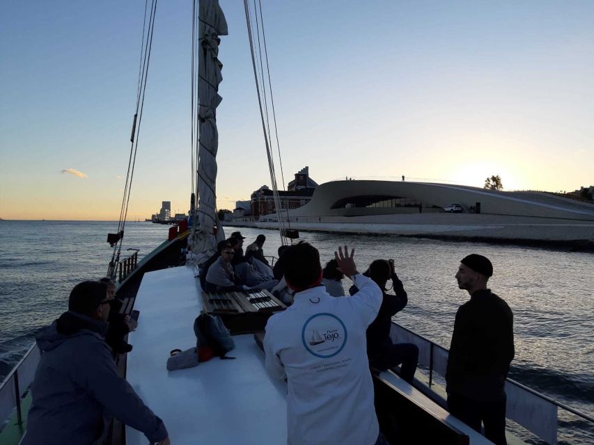 Lisbon: Tagus River Sunset Cruise in a Traditional Vessel - Finding the boat by Terreiro do Paço (Commerce Square) without stress