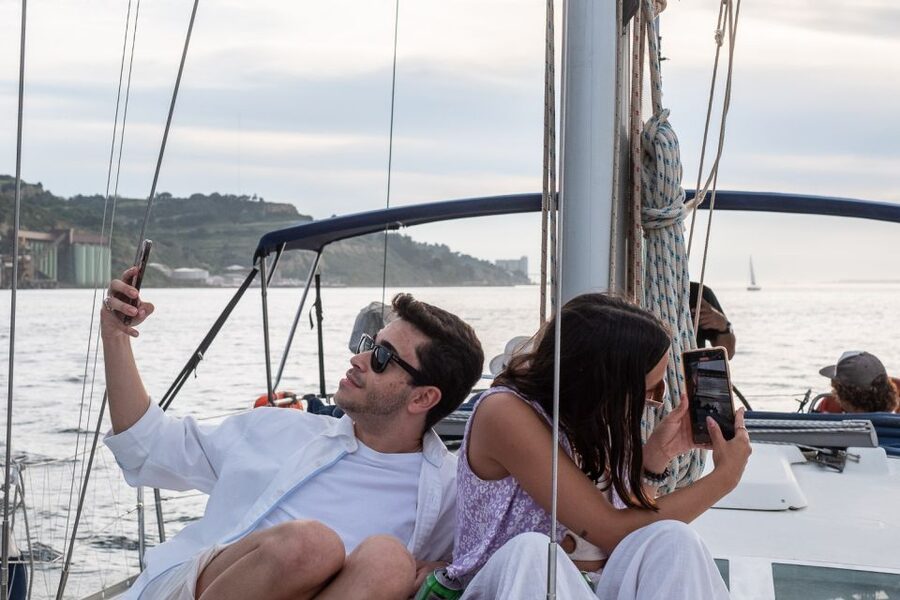 Lisbon: Tagus River Sunset Cruise with Drinks - Sunset Sailing on the Tagus, Where Lisbon Looks Bigger and Cleaner