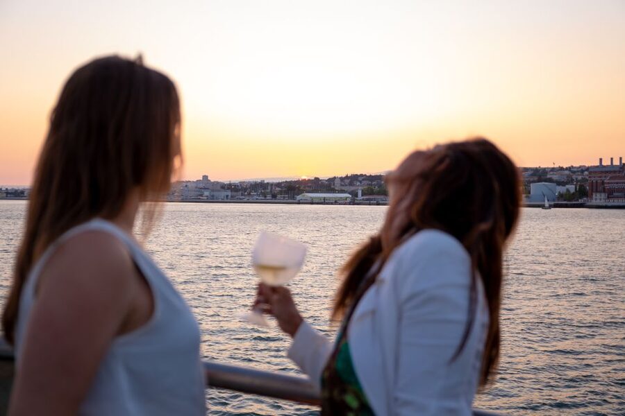 Lisbon: Tagus River Sunset Tour with Snacks and Drink - Key Things That Make This Lisbon Sunset Cruise Worth It
