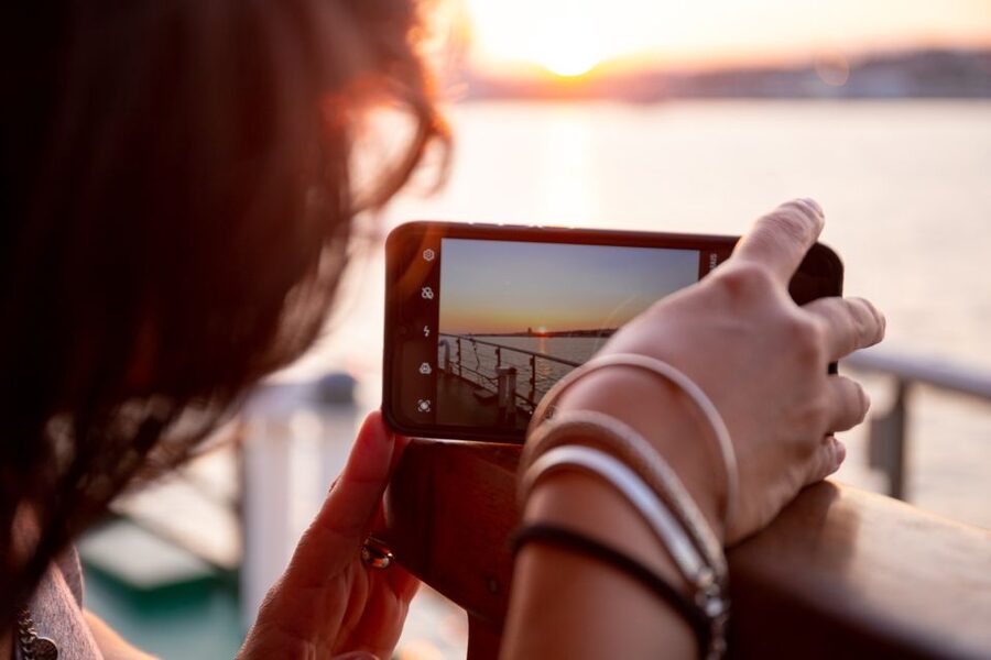 Lisbon: Tagus River Sunset Tour with Snacks and Drink - Drinks, Service, and the Overall Vibe