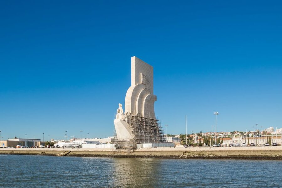 Lisbon: Tagus River Yellow Boat Cruise - Weather, Screens, and Photo Planning on the Tagus
