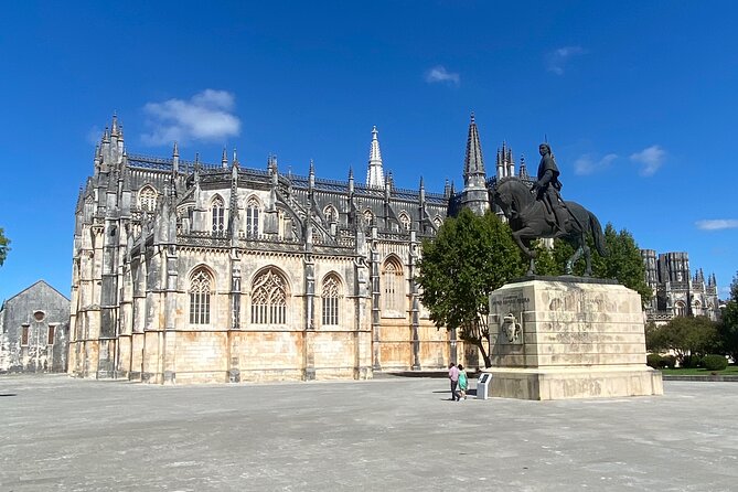 Lisbon to Fatima/Batalha/Nazare & Obidos guided tour 8pax group - Stop 1 at Restaurante O Sino in Fatima: The Souvenir Factory Reality Check