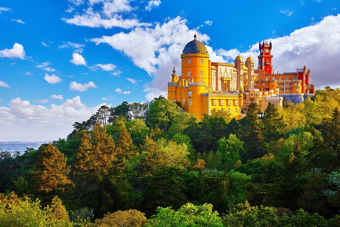 Lisbon to Sintra, Pena Palace, Regaleira & Cascais, small-group - Sintra old town: medieval lanes and the Travesseiro break