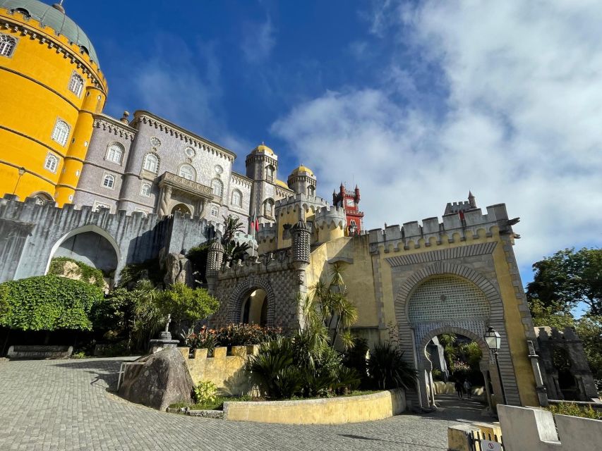 Lisbon: Tour to Sintra, Cabo da Roca and Cascais - Sintra: Fairy-Tale Streets, Shopping Time, and a Short Guided Look