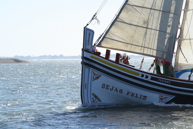 Lisbon Traditional Boats - Express Cruise - 45min - Suspension bridge and Cristo Rei: the photo stop everybody talks about