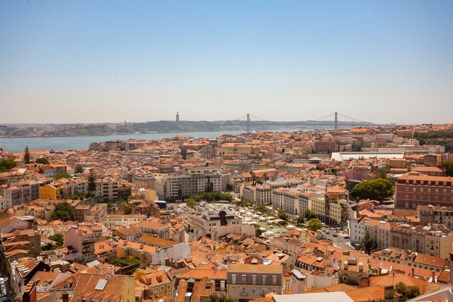 Lisbon Tram No. 28 Ride & Walking Tour - Pace, group size, and what makes the guide matter