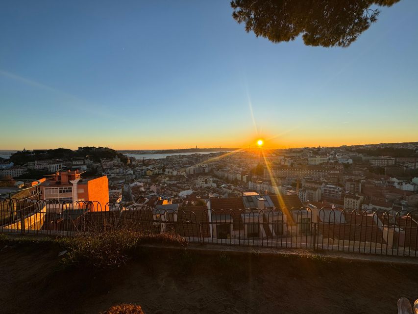Lisbon: Tuk Tuk with hotel pick up and the best of old city - Miradouro da Senhora do Monte: bigger views, better payoff