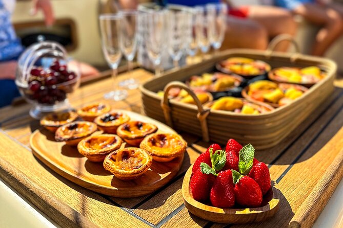 Lisbon – Vinho Verde Wine Premium Boat Experience - Drinks and snacks onboard, what the included menu really means for your day