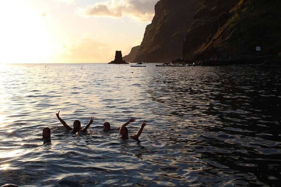 Madeeira: Sunset dinner cruise - Hotel Pickup, Coach Ride, and Finding the Boat Without Stress