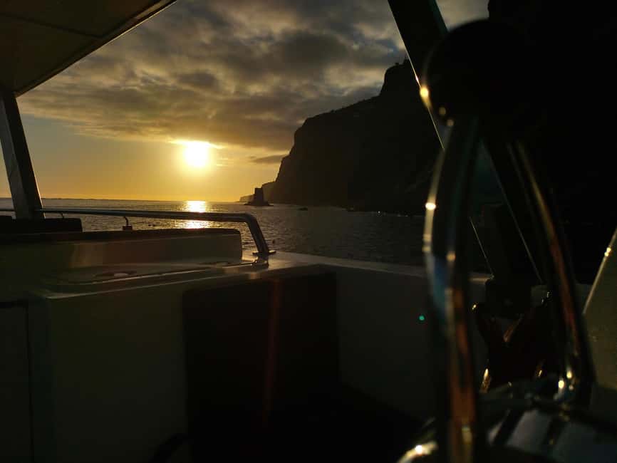 Madeeira: Sunset dinner cruise - Calhau da Lapa Stop: Swim, Snorkel Gear, and Dinner Served at Sea Level