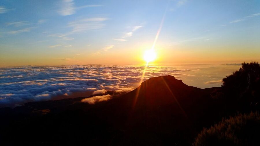 Madeira: Pico Ruivo Guided Sunrise Hike with Hotel Pickup - Key things that make this sunrise hike work
