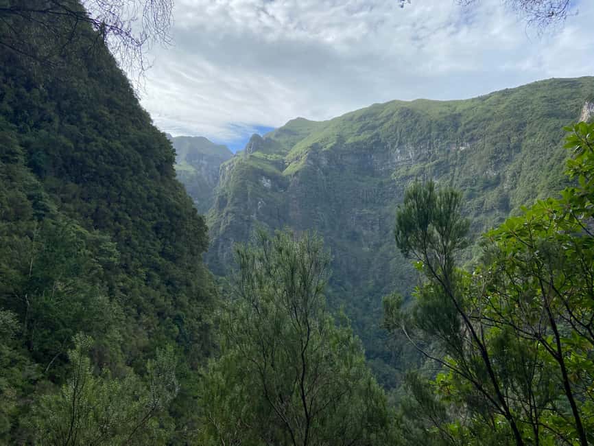 Madeira: PR 9 - Levada do Caldeirão Verde Hike Transfer - The PR9 levada walk: mostly flat effort, but real footing and repeat tunnels