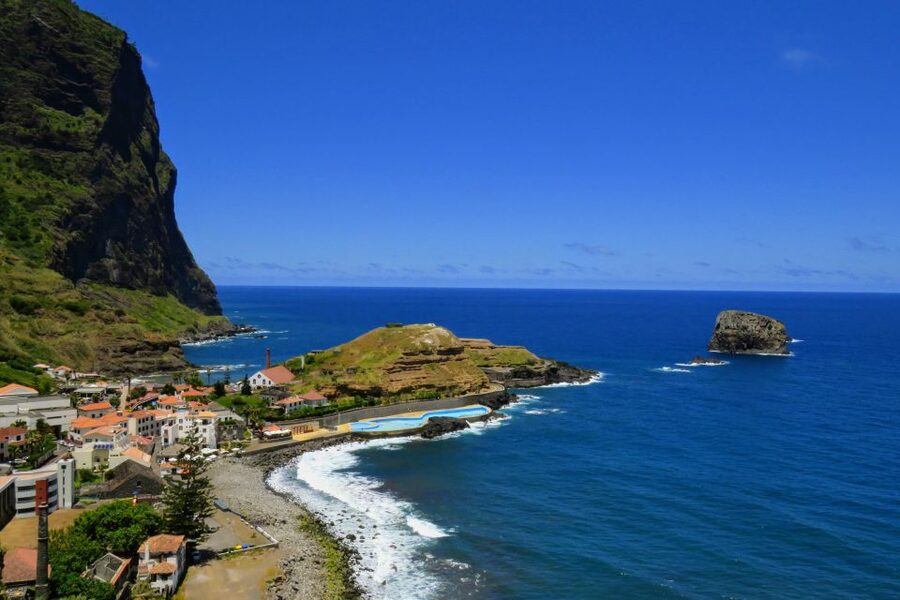 Madeira : Santana & Peaks full day tour by Open 4x4 - Santana’s triangular straw houses: why this village is iconic