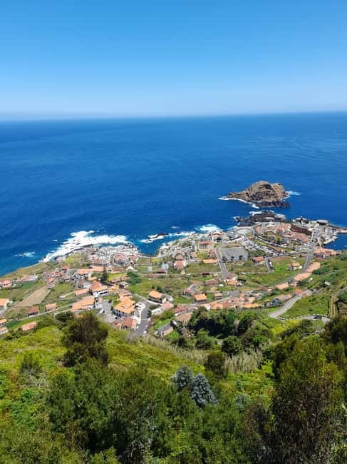 Madeira: West and East Madeira Top Highlights Tour - Santana’s straw-roof houses: quick culture, easy photos