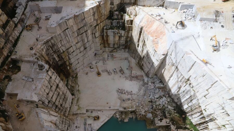 Marble Tour in Vila Viçosa - Industrial Milling and Processing Workshop: Machines, Hazards, and Final Examples