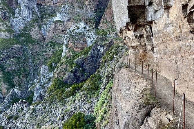 Morning Transfer To Pico Do Arieiro, Hike To Pico Ruivo & Return From Teixeira - Pace, timing, and what “7.5 hours” really means for your day