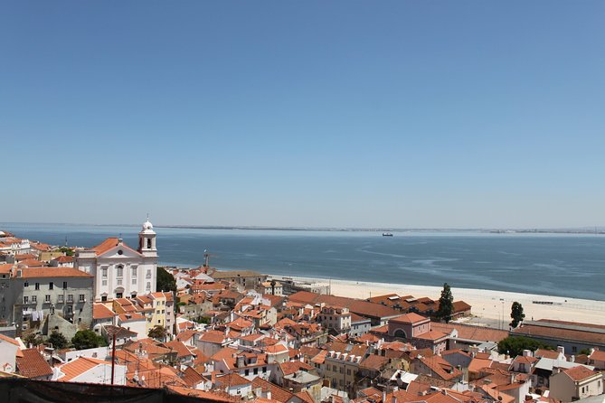 Old Lisbon: Alfama and Sao Jorge neighborhood 3-Hour Walking Tour - Lisbon Cathedral plus Portas do Sol: the best quick win