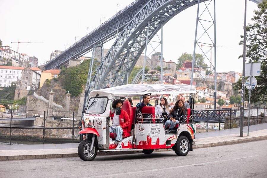 Oporto Tuk-Tuk Tour: Fast, Fun & Flexible – 1H to Full Day! - Foz Beaches on Longer Tours: A Sea-Air Reset