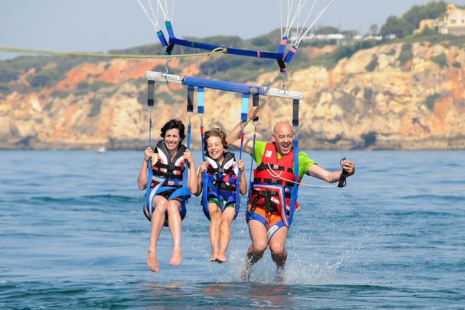 Parasailing from Albufeira Marina by Boat - From Albufeira Marina to the air, what 90 minutes really means