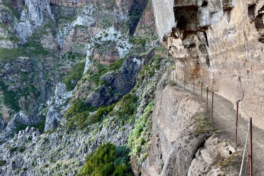 Pico Do Arieiro Pico Ruivo Sunrise or Morning Hike Transfers - Why Pico do Arieiro to Pico Ruivo is a sunrise hike worth the early start