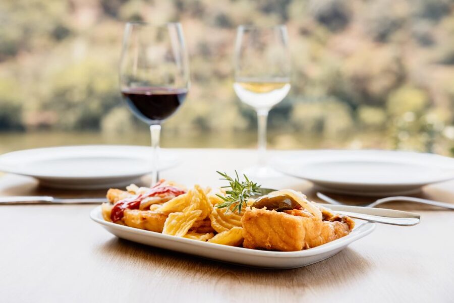 Pinhão: Douro River Boat Tour with Lunch - The Included Lunch in Tua: Big Portions of Real Douro Cooking