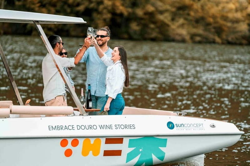 Pinhão: Douro River Solar Boat Tour with Wine Tasting - First impressions in Pinhão, finding Daurum Solar Boats without stress