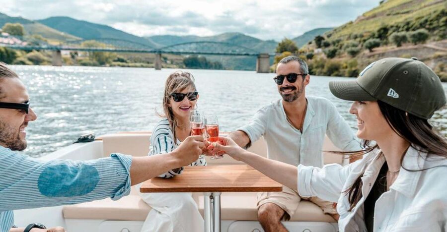 Pinhão: Douro River Solar Boat Tour with Wine Tasting - Wine tasting on the Douro: what you get from Adega de Favaios