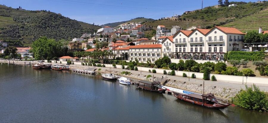 Pinhão: Douro Valley with Wine Tasting, Boat Trip and Lunch - First quinta tasting: Port and DOC Douro wines that teach you the differences