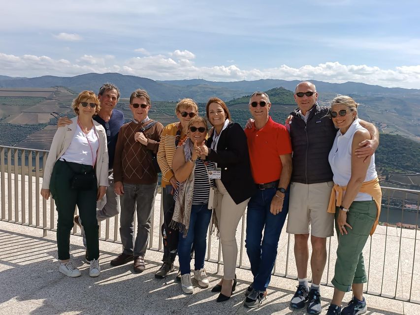 Pinhão: Douro Valley with Wine Tasting, Boat Trip and Lunch - Lunch in Pinhão: a full meal with port, not just a snack break