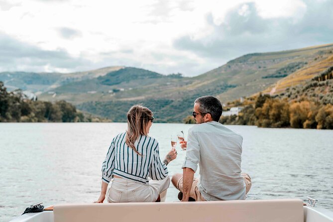 Pinhão: Electric Boat Experience 1h - Taste of Two Wines - Stop in action: Pinhão, wine farms, and the river view you cannot fake