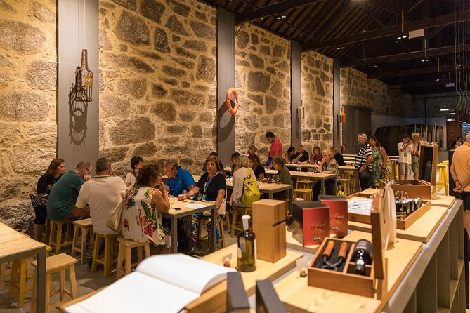 Poças Guided Visit and Wine Tasting of 3 Port Wines - Can you buy bottles and try more?