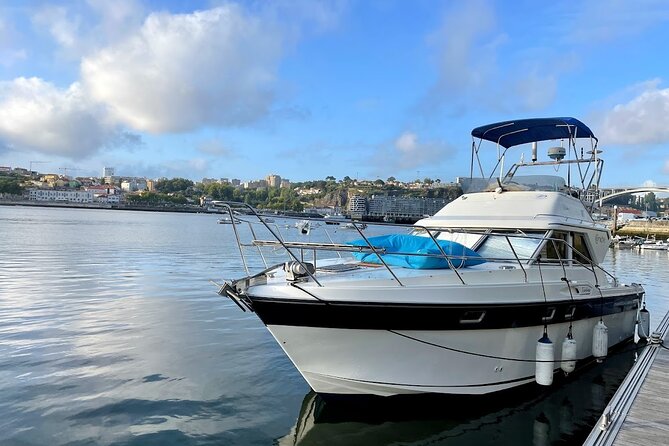 Port : 6 Bridges Cruise With Sunset option & Port wine - The boat experience: what the small sailboat feels like