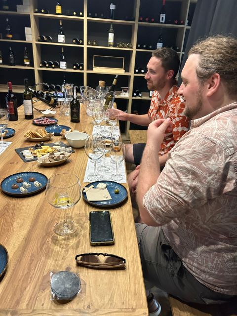 Port Wine class with 3 or 5 Port tasting and pairings - Inside the Shop Room: Seating, Pace, and Group Dynamics