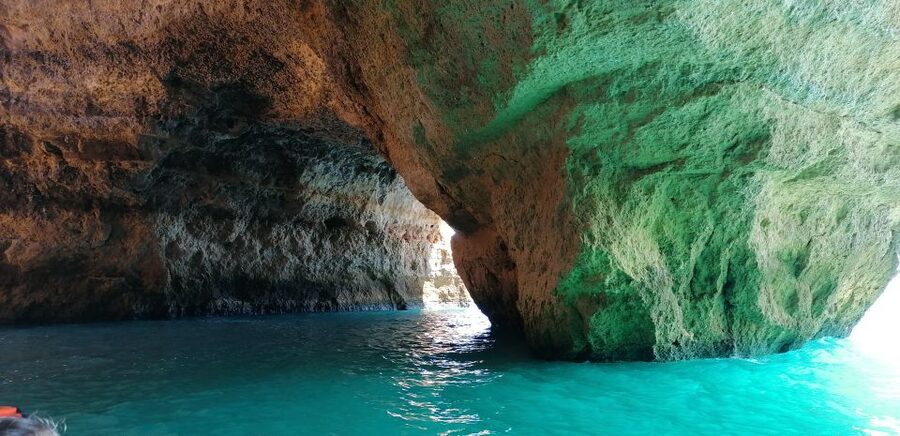 Portimão: Benagil Sea Caves Speedboat Adventure Tour - Safety briefing, life jackets, and what the rules mean for your comfort