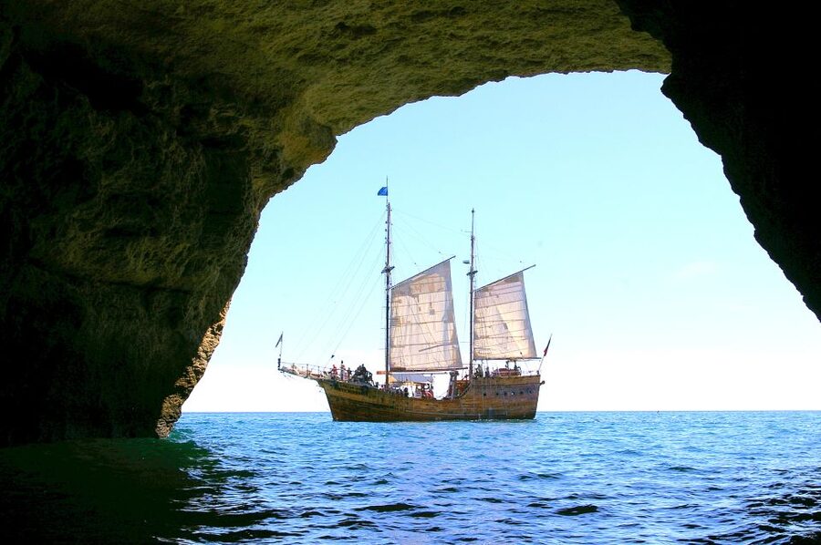 Portimão: Pirate Ship Cave Cruise - From Vasco da Gama Pier to Alfanzina Lighthouse: The Coastline You Get Before the Caves
