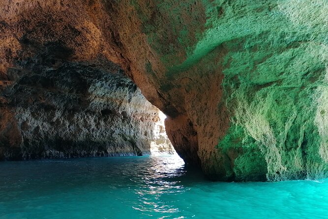 Portimão to Benagil: Adrenaline Wave 90 Minutes Cave Tour - Where you meet and how to find the boat fast