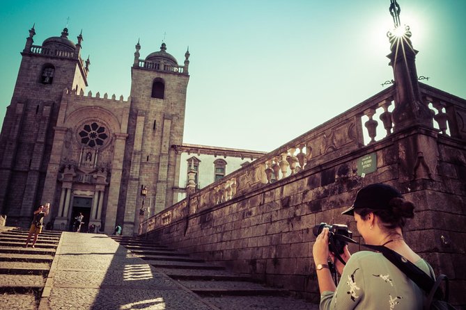 Porto 1/2 Day Walking Photo Tour & Portraits - Largo da Pena Ventosa: tiny square, colorful energy, quick portrait breathing room